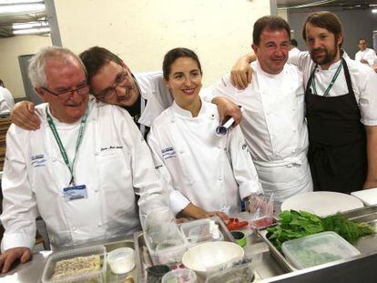 Desde la izquierda: Juan Mari Arzak, Andoni Luis Aduriz, Elena Arzak, Martin Berasategi y Redzepi.