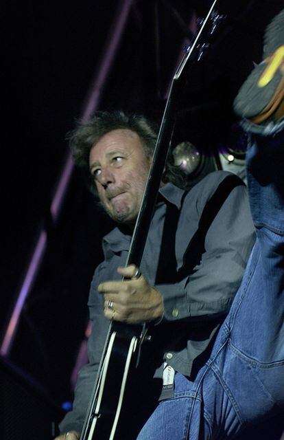 Peter Hook en una foto de 2006