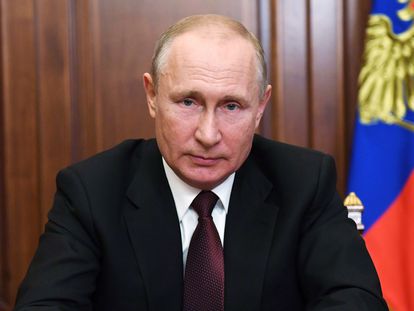 Vladímir Putin da un discurso a la ciudadanía rusa desde el Kremlin, este martes.