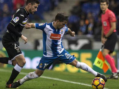 Piatti controla el balón ante Ramos, en el Espanyol-Leganés.