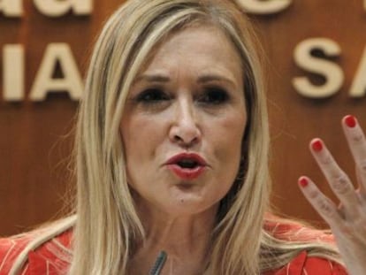 Cifuentes desafía a Rajoy y pide primarias en el PP