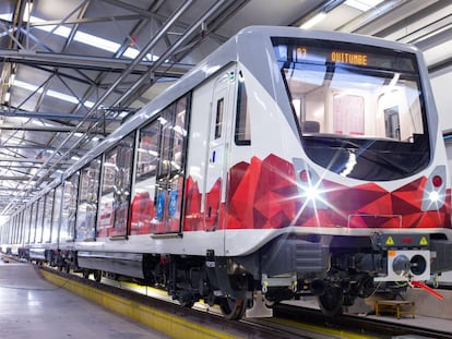 Uno de los trenes fabricados para el metro de Quito.