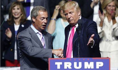Nigel Farage y Donald Trump, durante un m&iacute;tin celebrado en agosto en Jackson (Mississippi).