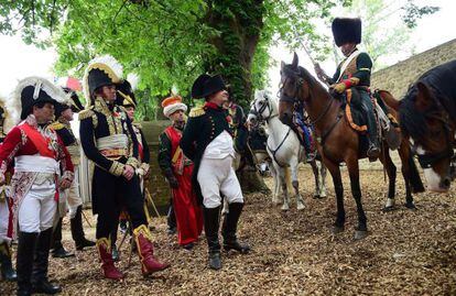 El abogado franc&eacute;s Franck Samson, uniformado como Napoleon Bonaparte, este jueves en Waterloo, en el bicentario de la batalla.