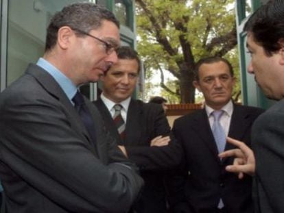 Fernando Autrán, segundo por la derecha, junto a Pedro Calvo y Alberto Ruiz-Gallardón