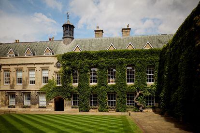 Claustro frontal del Lincoln College en Oxford