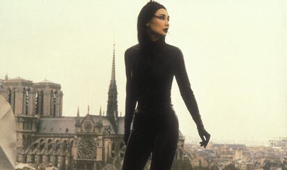 Un fotograma de la cinta 'Irma Vep' (1996).