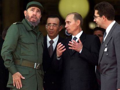 Fidel Castro y Putin conversan en La Habana en una visita del presidente ruso en 2000.