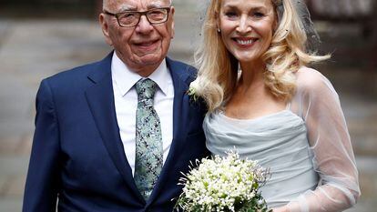 El magnate Rupert Murdoch y la modelo Jerry Hall en el día de su boda, el 5 de marzo de 2016 en Londres.