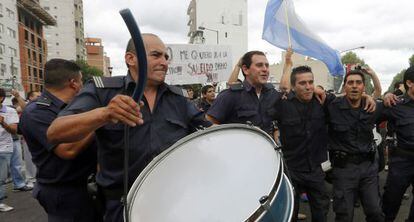 Protesta de polic&iacute;as en La Plata (Argentina)