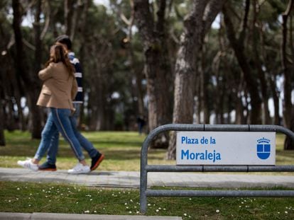 Un parque en La Moraleja, el barrio con la renta media más alta de España.