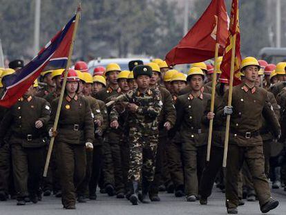 Soldados norcoreanos en Pyongyang.