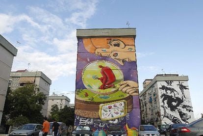 Mural del equipo ucranio AEC & Waone, ayer en el Polígono San Pablo, en Sevilla.