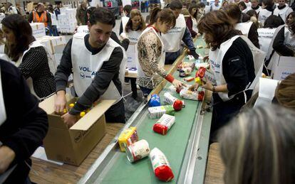 Clasificación de alimentos recogidos dentro de la campaña del Gran Recapte.