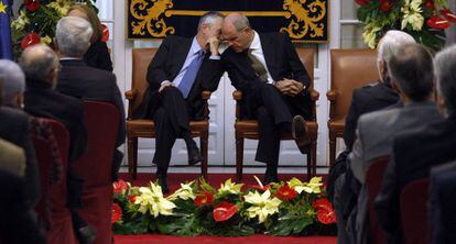 José Antonio Griñán (izquierda) y Manuel Chaves, en un acto en 2009.