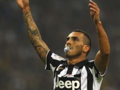 Tévez celebra un gol con el Juventus.