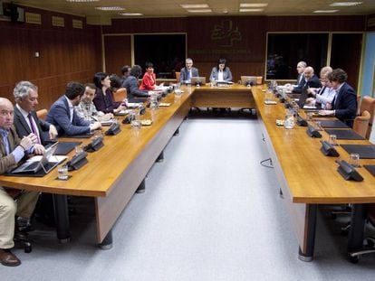 Imagen de la reuni&oacute;n celebrada hoy de la ponencia sobre autogobierno en el Parlamento vasco.