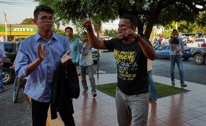 Lesther Alemán, acosado por uno de los seguidores de Ortega.