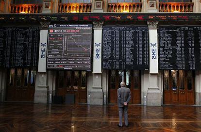 Paneles informativos de la Bolsa de Madrid.