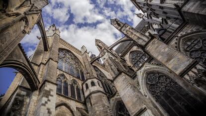Detalle de la catedral de Tours, una ciudad junto al río Loira (Francia).