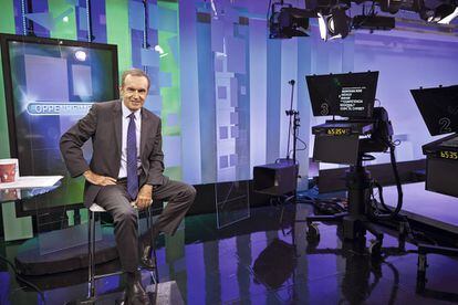 En la imagen, durante una grabación del programa semanal de la CNN en español Oppenheimer presenta.