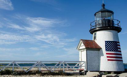 Faro en la isla de Nantucket, frente a la costa este de Estados Unidos.
