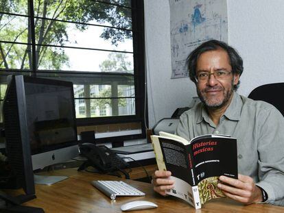 Federico Navarrete, en su oficina de la UNAM. 