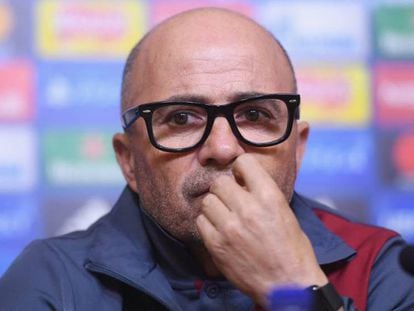 Sampaoli, durante la rueda de prensa en Leicester.