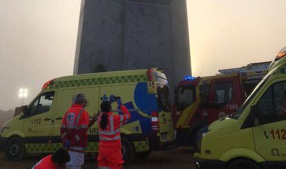Los servicios de emergencias en las obras del parque eólico de La Mudarra (Valladolid) donde han fallecido dos operarios.