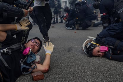 Foto por la que Vera ha obtenido el Pulitzer. Manifestantes detenidos por la policía durante una protesta en Hong Kong, el 29 de septiembre de 2019.
