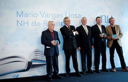 De izquierda a derecha, Gonzalo Hidalgo, Mariano Pérez Claver, Mario Vargas Llosa, Luisgé Martín y Gonzalo Calcedo.