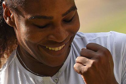 Serena Williams celebra el pase a la finald de Wimbledon tras batir a Goerges.