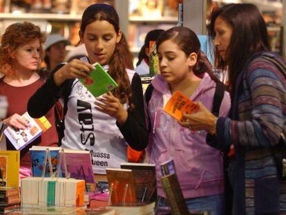 Estudiantes en la Feria del Libro de Buenos Aires.