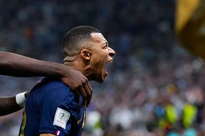 Mbappé celebra su segundo gol.