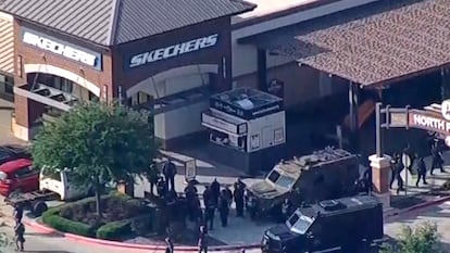 El centro comercial de Allen (Texas, Estados Unidos) atacó este sábado, rodeado por la Policía.
