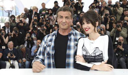 Paz Vega junto a Sylvester Stallone en el último festival de Cannes.