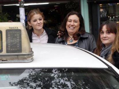 Parte del grupo de mujeres taxistas que reclam&oacute; cambios en la ordenanza.