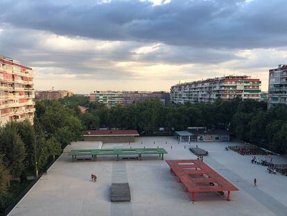 Vista de una plaza en la localidad madrileña de Alcorcón, a las afueras de Madrid.