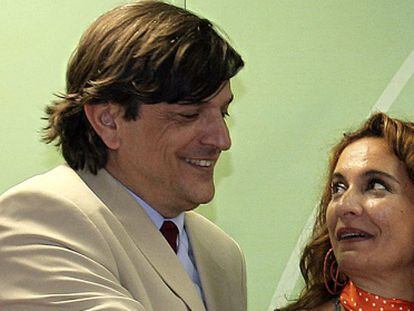 El gerente del SAS, José Luis Gutiérrez, y la consejera de Salud, María Jesús Montero.