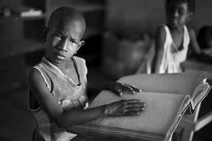 Abi Samaka de 6 años en el Institut National des aveules du Malí. Marzo 2012.