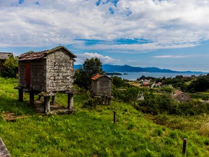 Camino por la ria de Muros-Noia, en Galicia.