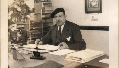 Otto Warncke, amic i protector de Joan Prat, a l’oficina del camp de Weddingen.