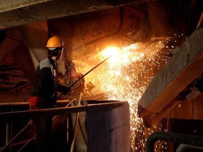 Imagen de archivo de una planta de acero en Irán.