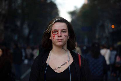 Una de las participantes de la marcha de Ni Una Menos critica los insultos a las feministas.