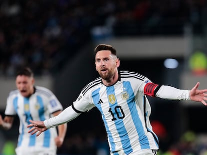 Lionel Messi celebra su gol contra Ecuador en las eliminatorias rumbo al Mundial de 2026.