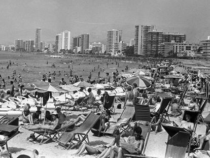 Playa de Benidorm, en los años sesenta.