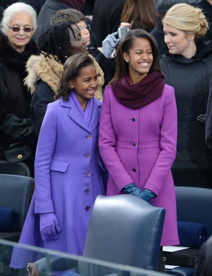 Las hijas de Obama, Sasha y Malia, llegan a El Capitolio.