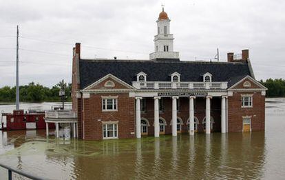 Un edificio inundado en Vicksburg, en el estado de Mississippi.