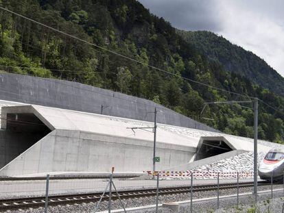 L'entrada del túnel que s'inaugura avui al sud de Suïssa.