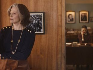  Sigourney Weaver y Margaret Qualley, en 'Sueños de una escritora en Nueva York'. En el vídeo, el tráiler.